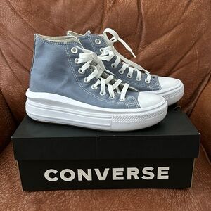 New size 7 women’s converse.